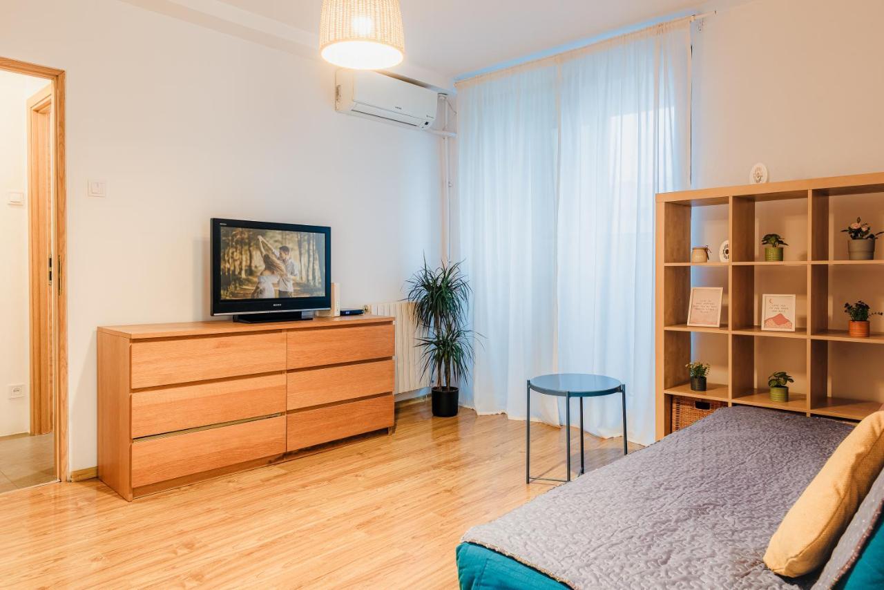 City Center Downtown Apartment Bukares Bagian luar foto