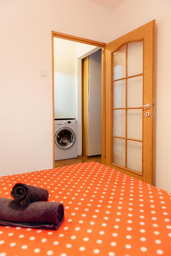 City Center Downtown Apartment Bukares Bagian luar foto